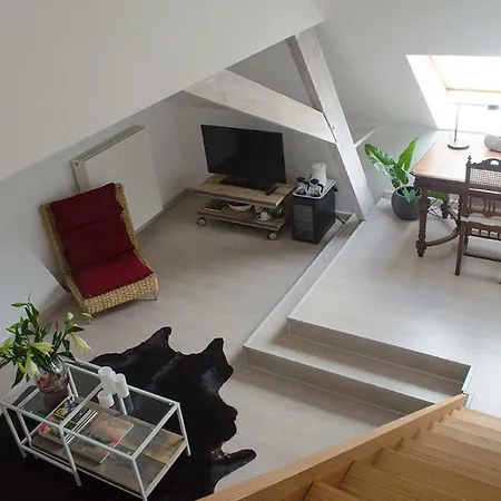 Homestay Upstairs9000
